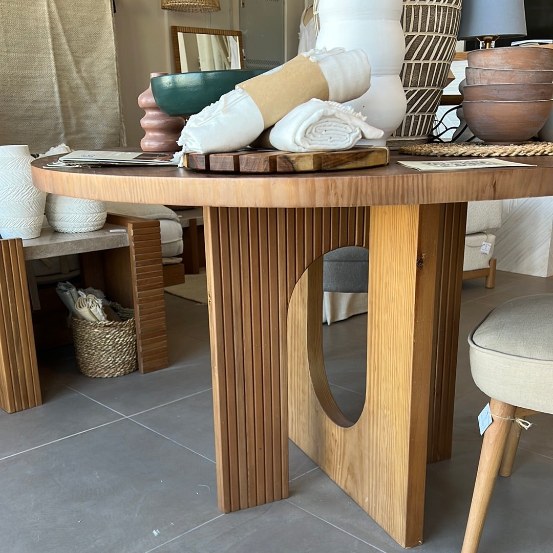 Hill Dining Table