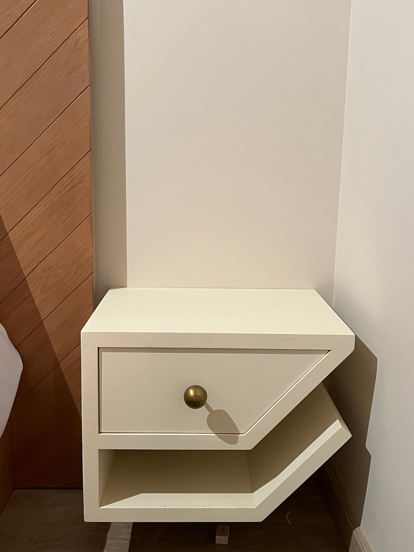 Haze Commode
