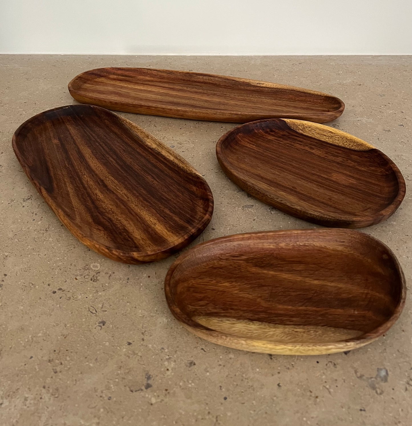 Dimun Arul Wood Plates Set